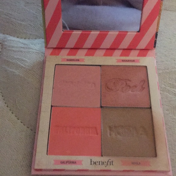 Benefit World O’ Blushes Palette - Picture 1 of 2